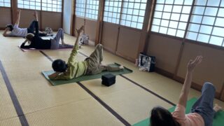 お寺ヨガ